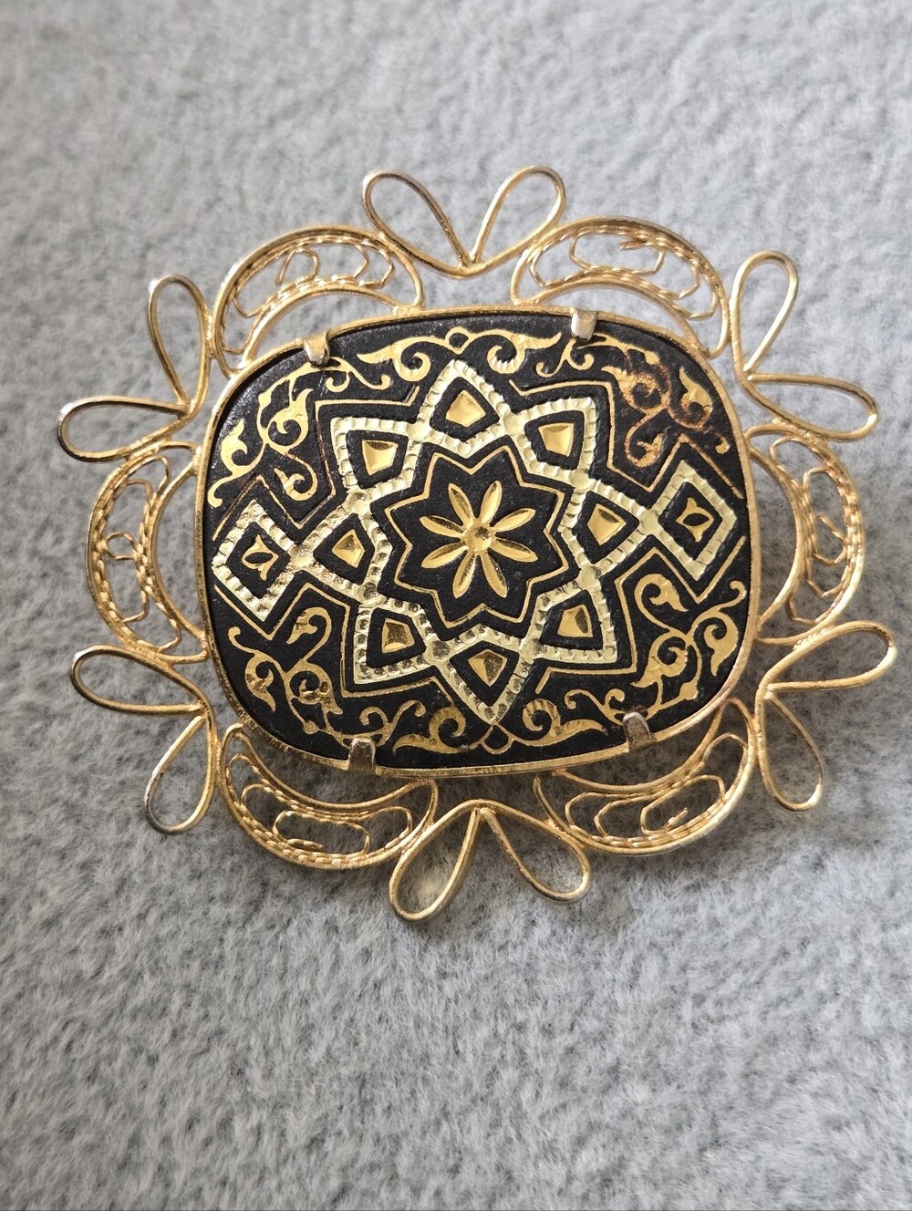 Flower Filigree & Damascene Vintage Goldtone Black Brooch Pin